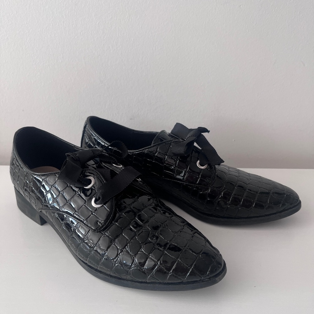Aldo black patent, faux-snake, lace-up loafers, pointed toe (size 9)